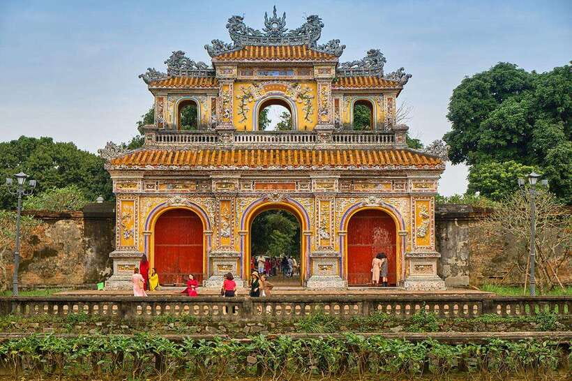 Hue: Hue Walking Tour to Imperial Citadel with Tour Guide - Meeting at Cuu Than Cong, then tickets and water handled