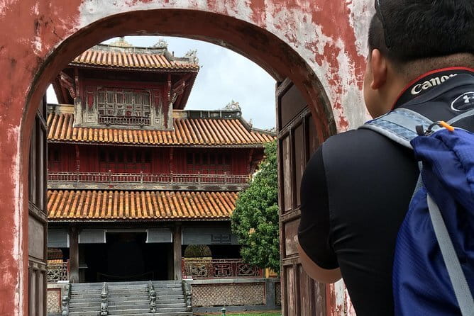 Hue Imperial and Forbidden City Guided Tour in 2,5 hours - Royal spaces you shouldn’t skip: The Mieu and Dien Tho