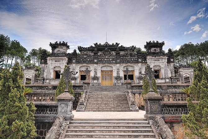 HUE IMPERIAL CITY: Full-Day Guided Tour from Da Nang or Hoi An - Scenic Stops on the Way: Lang Co and Lap An Lagoon