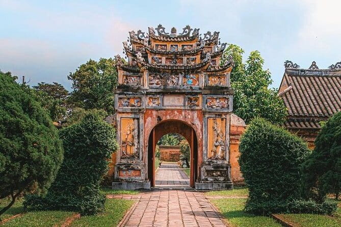 Hue Imperial City Tip-Based Walking Tour (Group Tour) - Linh and Thanh: What Makes the Guiding Work