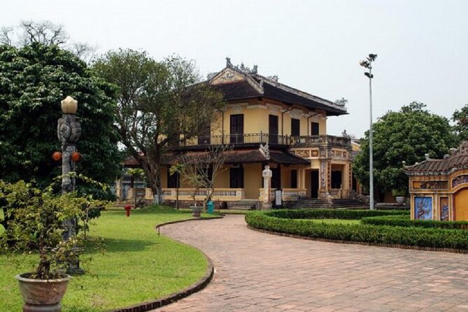 Hue: Imperial City Walk, Motorbike Tour & Private Car Options - Minh Mang Mausoleum, Tu Duc Tomb, and Khai Dinh Tomb: what to look for