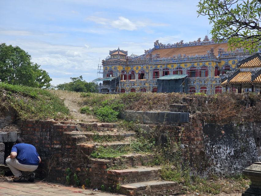 Hue Imperial city walking tour and optional royal tombs - The guide setup that makes the walk actually work