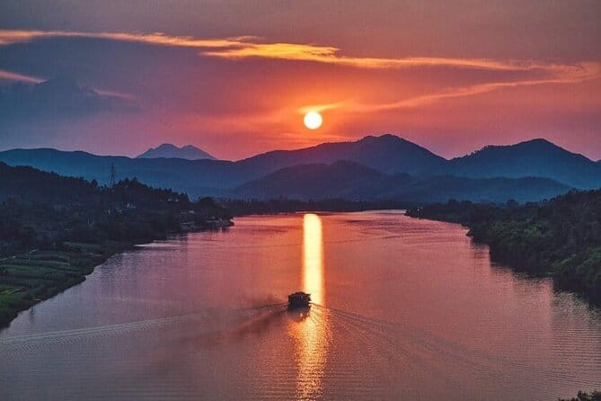 Hue Private Dragon Boat(Cruise):Sunrise/Sunset & Riskshaw Riding - Stop 4: Thien Mu Pagoda, Hue’s Icon on the River