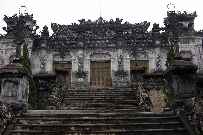 Hue Private Guided Tour: 5 Must-See Places - Stop 4: Tu Duc Tomb, pine trees, and lotus ponds