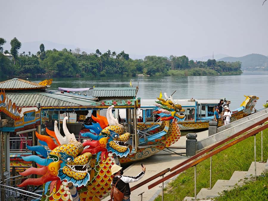 Hue: Private Guided Tour to Royal Tombs & Hue Imperial City - Thuy Xuan Incense Village: Colorful Craft and Easy Photos