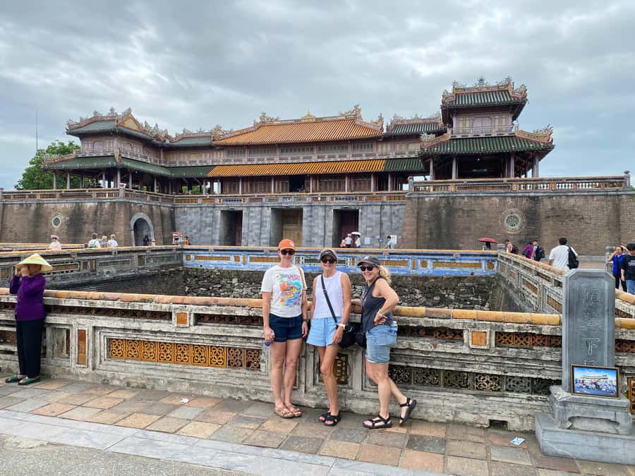 Hue: Private Guided Tour to Royal Tombs & Hue Imperial City - Perfume River Dragon Boat: Seeing Hue’s Old Capital from Water