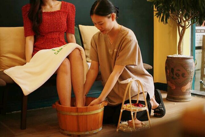 Hue Royal Relaxation Body Massage for 110 mins - Herbal warm-ups: the foot soak and eye pillow you’ll actually notice