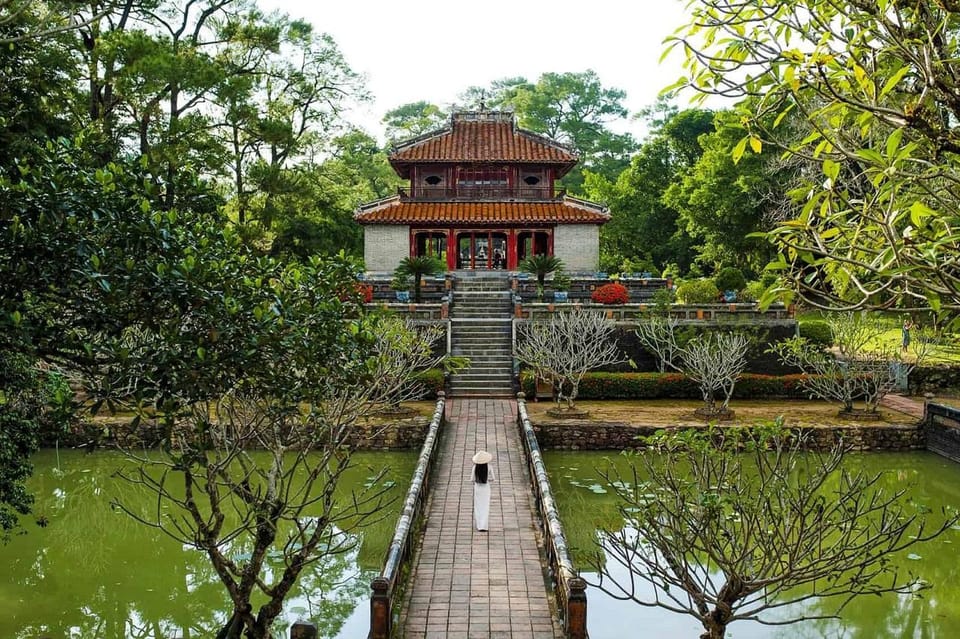 Hue : Royal Tombs- Thien Mu Pagoda- Dragon Boat Private Tour - How the Guides and Drivers Improve the Day