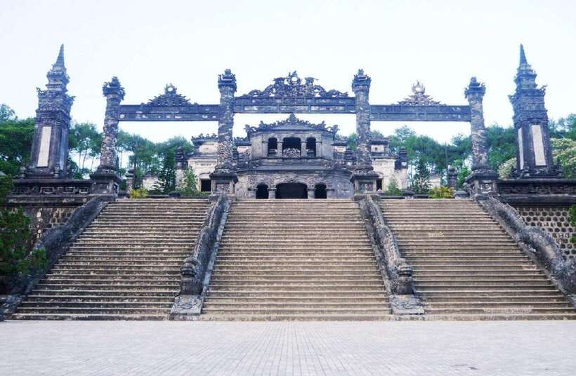 Hue Royal Tombs Tour to Visit Best Tombs of the Emperors - Hue Royal Tombs in a Private Car: Why This Route Works
