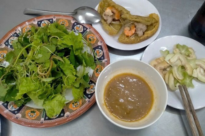 Hue Street Food On Foot (Daily Tour – Group Tour | 12 pax max) - Hàng Me on Nguyễn Công Trứ: the bánh bèo lineup