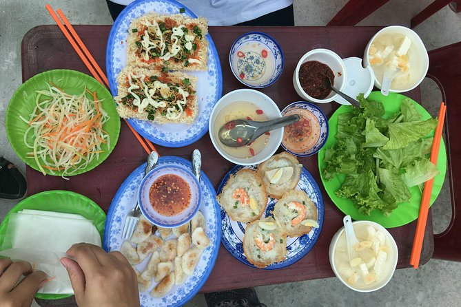 Hue Street Food Tour At Night By Scooter - Stop 4: Hue noodle soup, duck blood included as an option