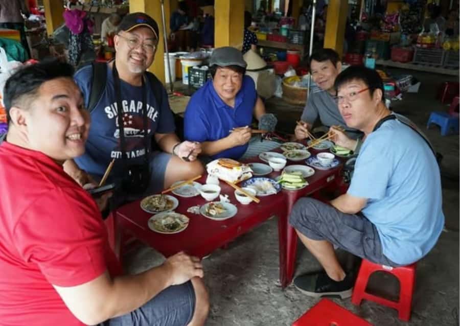 Hue Street Food Walking Tour with Local Dishes - Chè Cung Đình Huế: Royal-Style Sweet Soup for the Finale