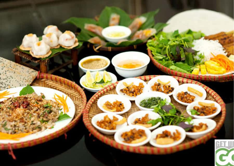 Hue Street Food Walking Tour with Local Dishes - Hàng Me Mẹ: Four Iconic Hue Cakes in One Start