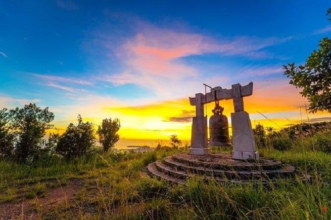 Hue to Danang via Hai Van Pass by Private Car - Group size and private experience: built for up to 3 people