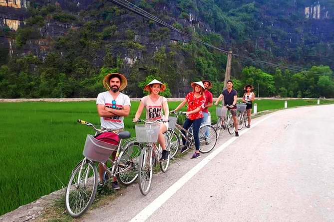 Incredible Hoa Lu Tam Coc 1 Day With Small Group & All Included - Tam Coc and the Ngo Dong sampan: the signature scenery moment