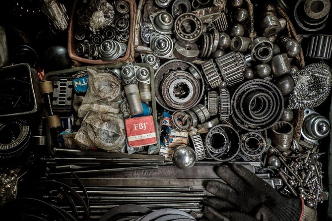 Into the Thieves Market Hanoi Photo Tour - Pickup, private group, and the practical value of a short session