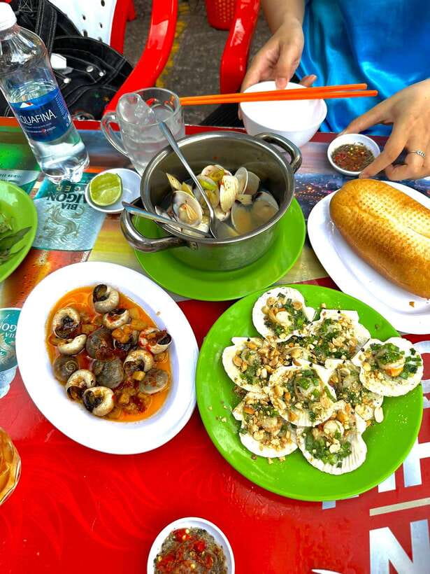 KISSTOUR | Motorbike Food Tour Female Drivers in Ho Chi Minh - District Hopping: Why the Ride Matters More Than the Photos