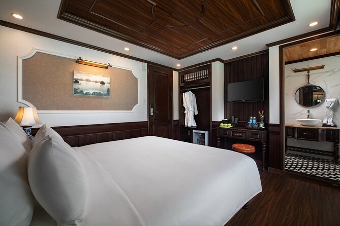La Casta Cruise - 5 Star Luxury HALONG & LAN HA BAY - 2Day/1Night - Day 1 Afternoon: Ba Trai Dao kayaking, a sunset party, and a chef-led cooking demo
