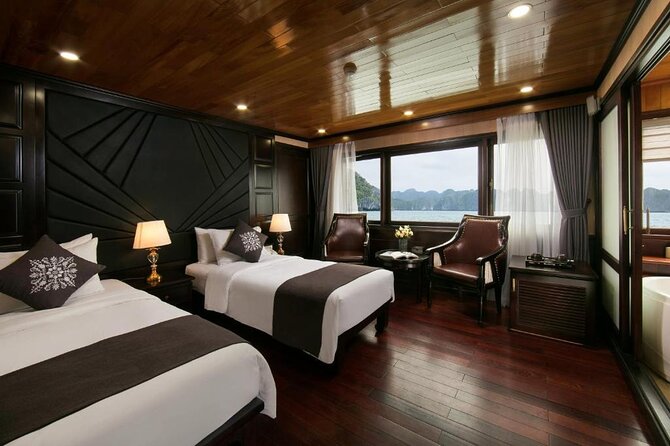 La Regina 2 days visit Halong Bay - 5 star - Getting to the marina and boarding smoothly