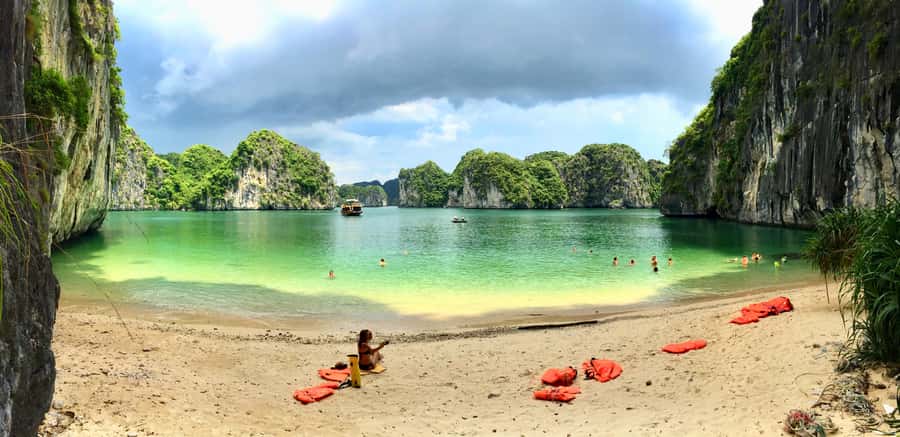 Lan Ha bay cruise and kayak (small group guaranteed) - Kayaking through K.A cave and Bats cave