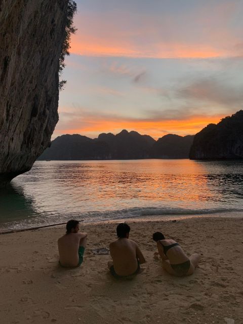 Lan Ha Bay: Sunset & Plankton Bioluminescent Night Kayaking - Getting There: Meet at 15:45–16:00 in Cat Ba
