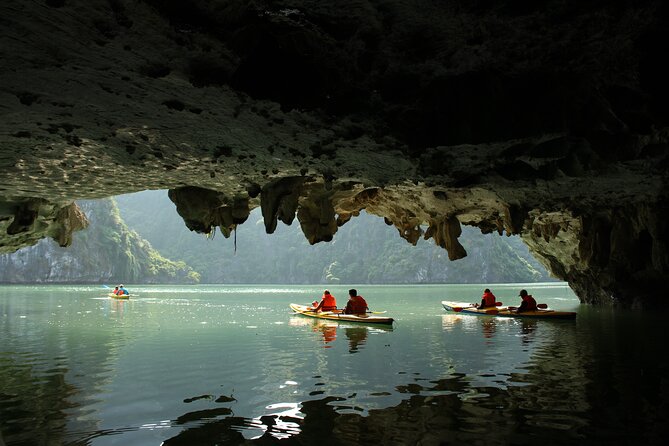 Lan Ha - Ha Long Bay - Dau Be island 2D/1N from Cat Ba in less touristy areas. - Day 2: Tien Ong Cave and the Cong Tau lagoon side of the bay