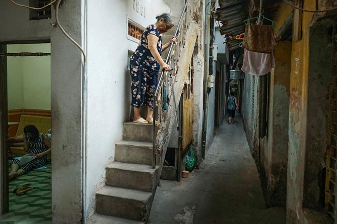 Legally sneak in the banned Train Street - Who should book this Hanoi train-and-snack tour