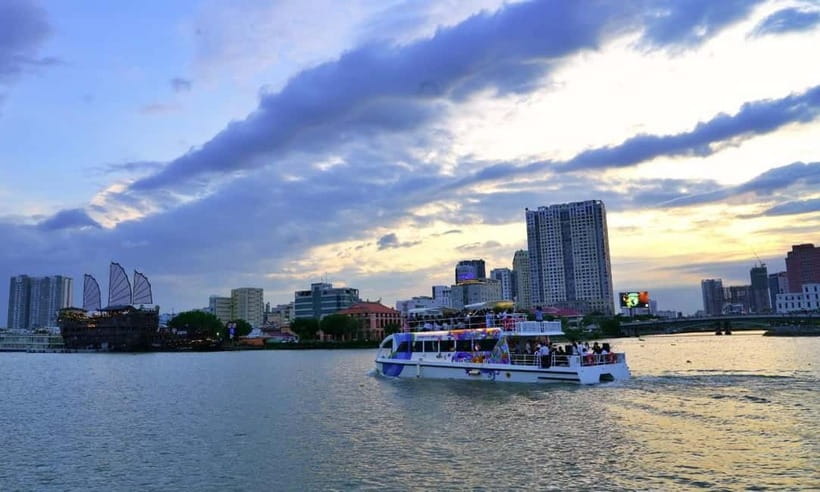 Lively Saigon River Sightseeing Cruise + Guided Walking Tour - Bạch Đằng photo stop: a quick pause that makes the river section click