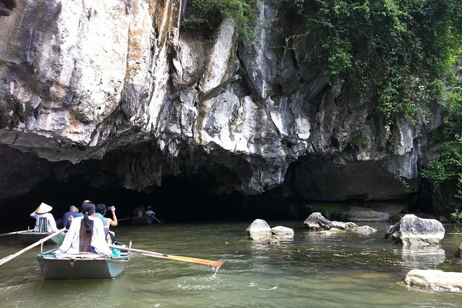 Luxury Hoa Lu Tam Coc Mua Cave Amazing View 1 Day Tour - Tam Coc-Bich Dong: the boat ride and cave sequence you came for