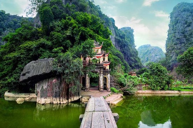 Luxury Hoa Lu - Trang An - Mua Cave 1 Day Tour - By Limousine & Small Group - Buffet lunch with local flavors (and a vegetarian safety net)