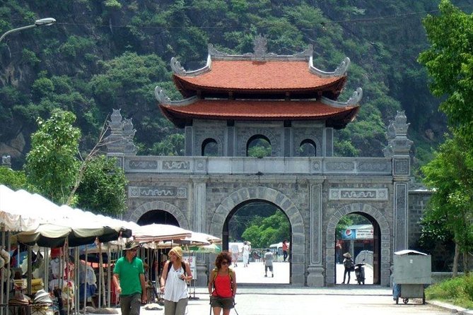 Luxury Hoa Lu - Trang An - Mua Cave 1 Day Tour - By Limousine & Small Group - Cycling around the village: a quieter, more human moment