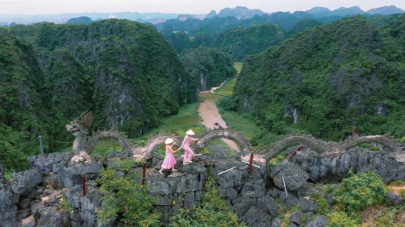 Luxury Limousine Tour: Hoa Lu, Trang An/Tam Coc & Mua Cave - Ninh Binh Lunch: Local Vietnamese Food, Time to Reset