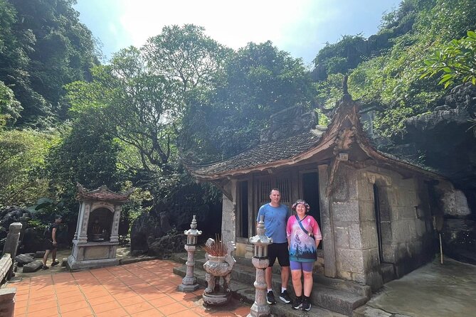 Luxury Ninh Binh Full Day Tour From Hanoi (Trang An - Hoa Lu) - Lunch and tea stop: a real reset before Trang An