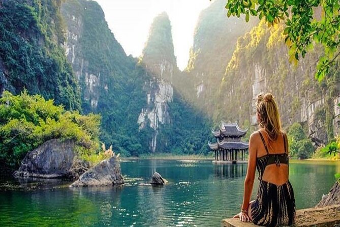 Luxury Ninh Binh Tour to Tam Coc, Mua Cave, Bich Dong Pagoda - Tam Coc by sampan: gliding through three caves