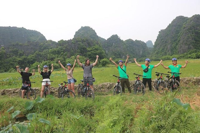 Luxury Tam Coc or Trang An-Mua Cave -Bich Dong Max 6 -8 pax/group - Boat time in the caves: where the scenery feels made for photos