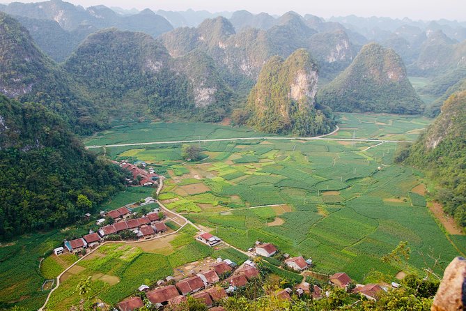 Majesty Of Untouched Northern Vietnam Tour 6 Days - Ma Pi Leng Pass and Dong Van market day