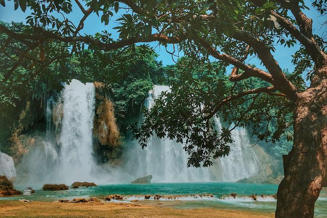 Majesty Of Untouched Northern Vietnam Tour 6 Days - Ban Gioc Falls on the Vietnam–China border