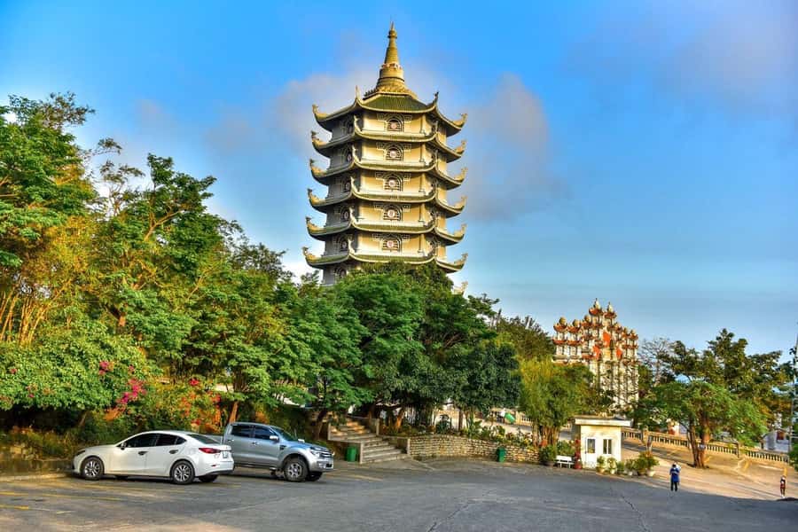 Marble Mountains, Am Phu Cave, Linh Ung Pagoda Luxury Tour - Lunch at a Local Vietnamese Restaurant: Fast, Simple, and Usually Satisfying