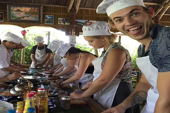 Market Tour , Basket Boat and Cooking Class Hoi An - Getting picked up in Hoi An and starting at the market