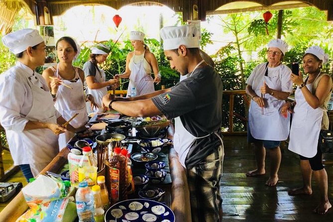 Market Tour , Basket Boat and Cooking Class Hoi An - Market Tour: learning how locals buy ingredients for real cooking