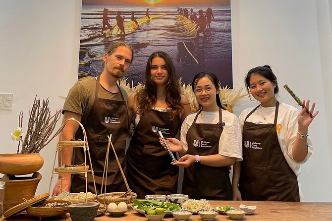 Market Tour & Cooking class in Ha Noi City - Market First: Getting Your Bearings in Hanoi’s Old Quarter