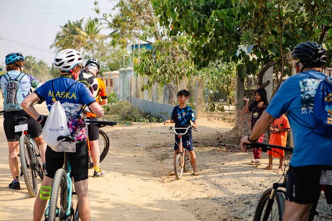 Mekong Delta 4 Days Cycling Trip-Off the Beaten Track - Day 1: From Downtown Ho Chi Minh City to An Binh Island Country Roads