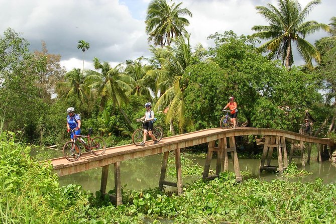 Mekong delta cycling tour 3 days - Day 1: Cai Be floating market, longan farms, and Binh Hoa Phuoc at sunset