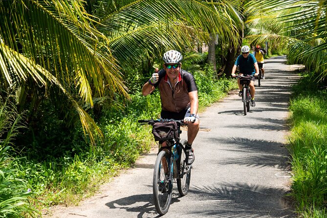 Mekong delta cycling tour 3 days - Day 3: Cai Rang Floating Market at river speed, then rural backroads