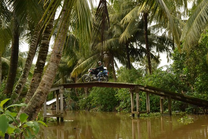 Mekong Delta Tours CanTho 2days - Boat cruise in natural waterways - Day 1: Cai Be Floating Market and the quiet craft stops along the canals