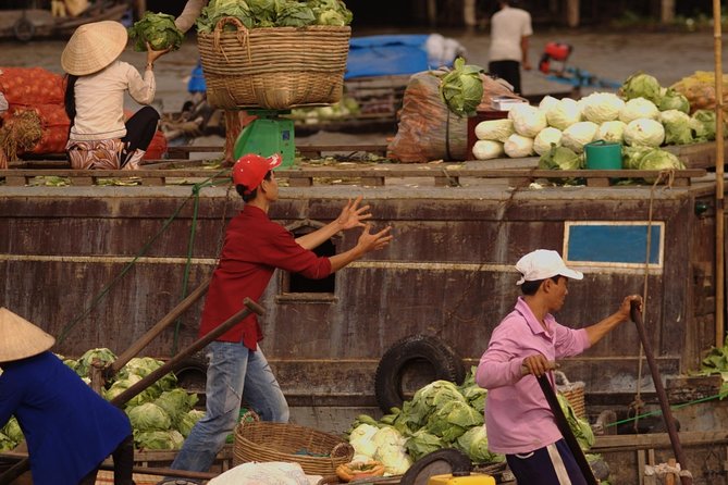 Mekong Delta Trip To Cai Be - Tan Phong Island With Lunch - Cai Be Floating Market: river trade in the real world
