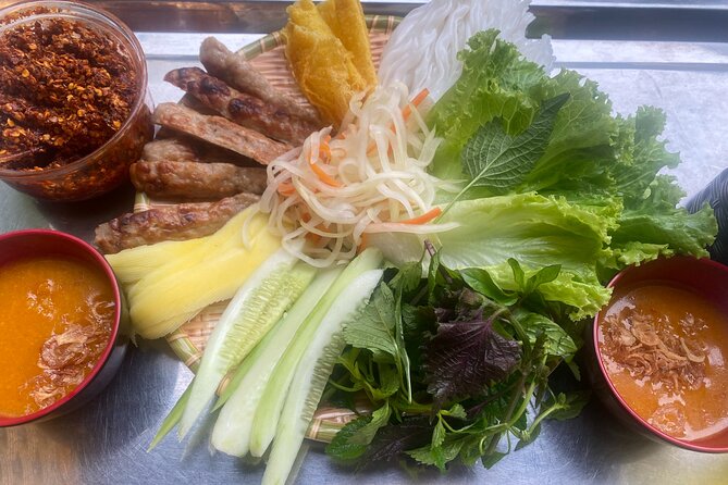 Minh's Unique Street Food Adventure - What You’ll Taste: The Core Dishes and the Rotating Add-Ons