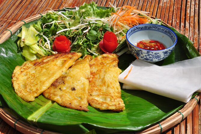 My Grandma's Home Cooking Class in Hoi An - Getting there: the 9:30 start, the meeting point, and the first taste