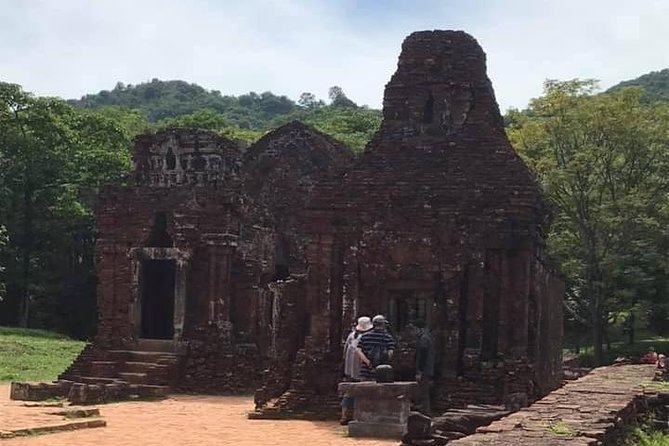 My Son Early Morning Tour & Golden Bridge Ba Na Hill via Cable Car Tour(Private) - A 7:00 a.m. start that pays off at My Son Sanctuary