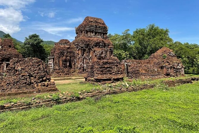 MY SON HOLYLAND Private Tour-Early Morning at 6A.M or Afternoon - Getting there: private pickup from Hoi An or Da Nang